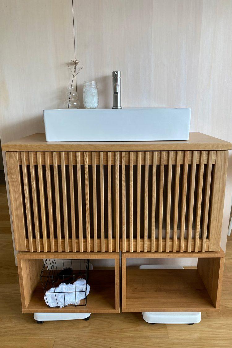 2F 洗面台はキャスターで移動できる仕様(水は出ません)