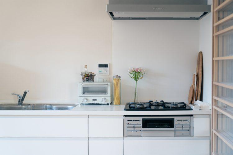 2F フローリングスペースのキッチン