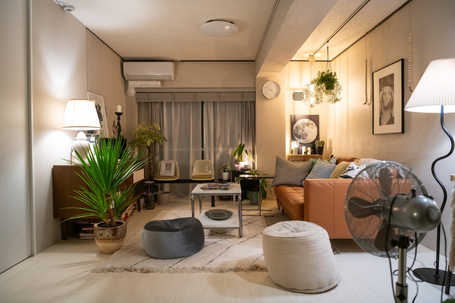 玄関側からリビング