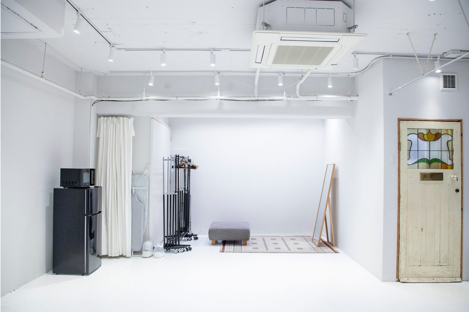 カーテンで仕切りフィッティング可能