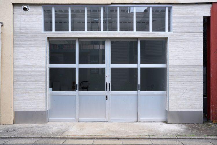 スタジオ入口側からの照明外打ちも可能