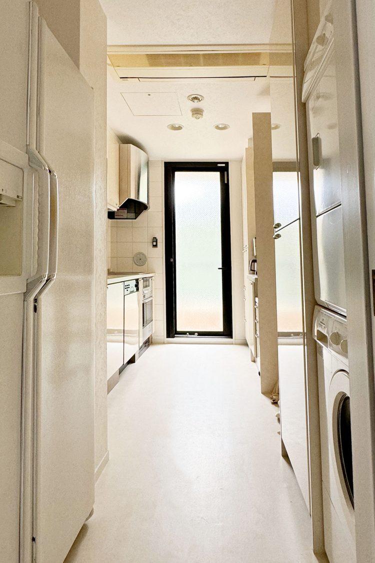 海外製ランドリーもあるキッチン