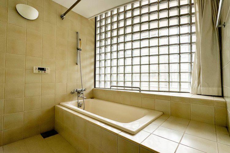 広々としたバスルーム