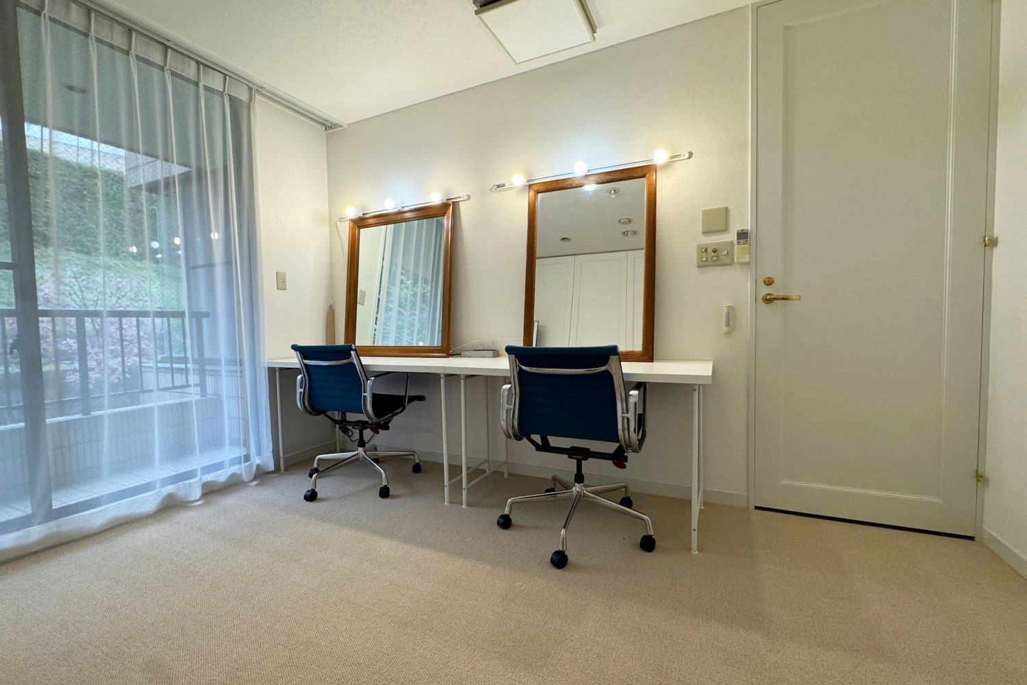 2人同時メイク可能な個室メイクルーム