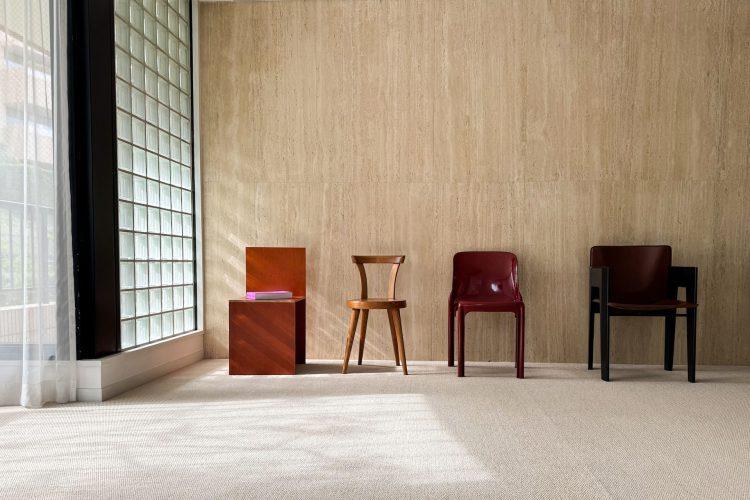 ミュージアムピース級の名作椅子が並ぶ