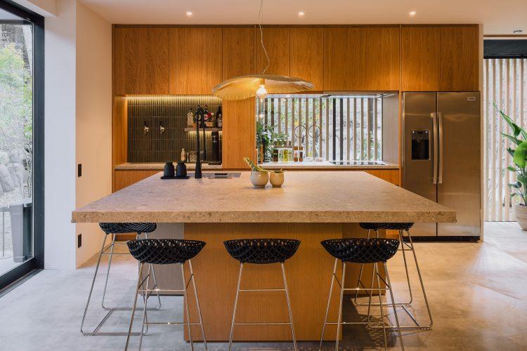 団らんを生むメインアイランドキッチン