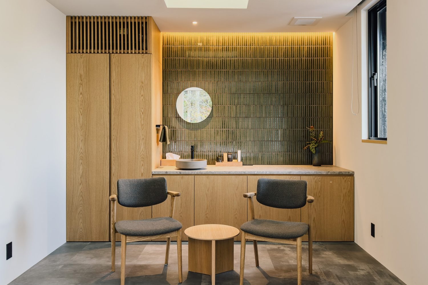 2F マスターベッドルーム / メイク場所としても