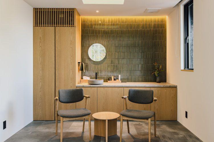 2F マスターベッドルーム / メイク場所としても