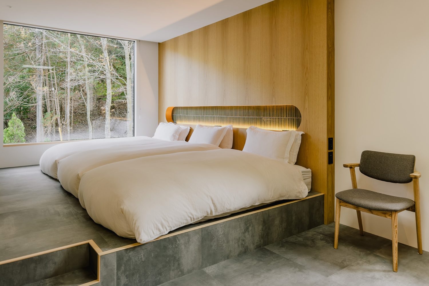 2F ベッドが3つ並ぶサブベッドルーム