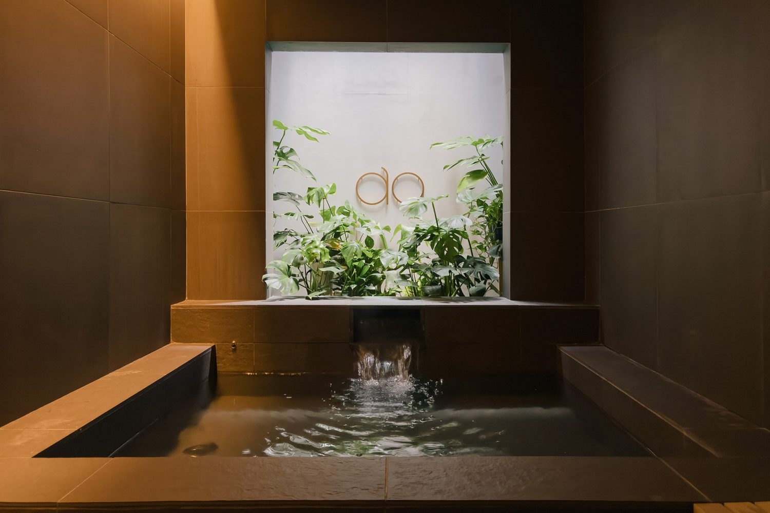 ボタニカル湧水風呂