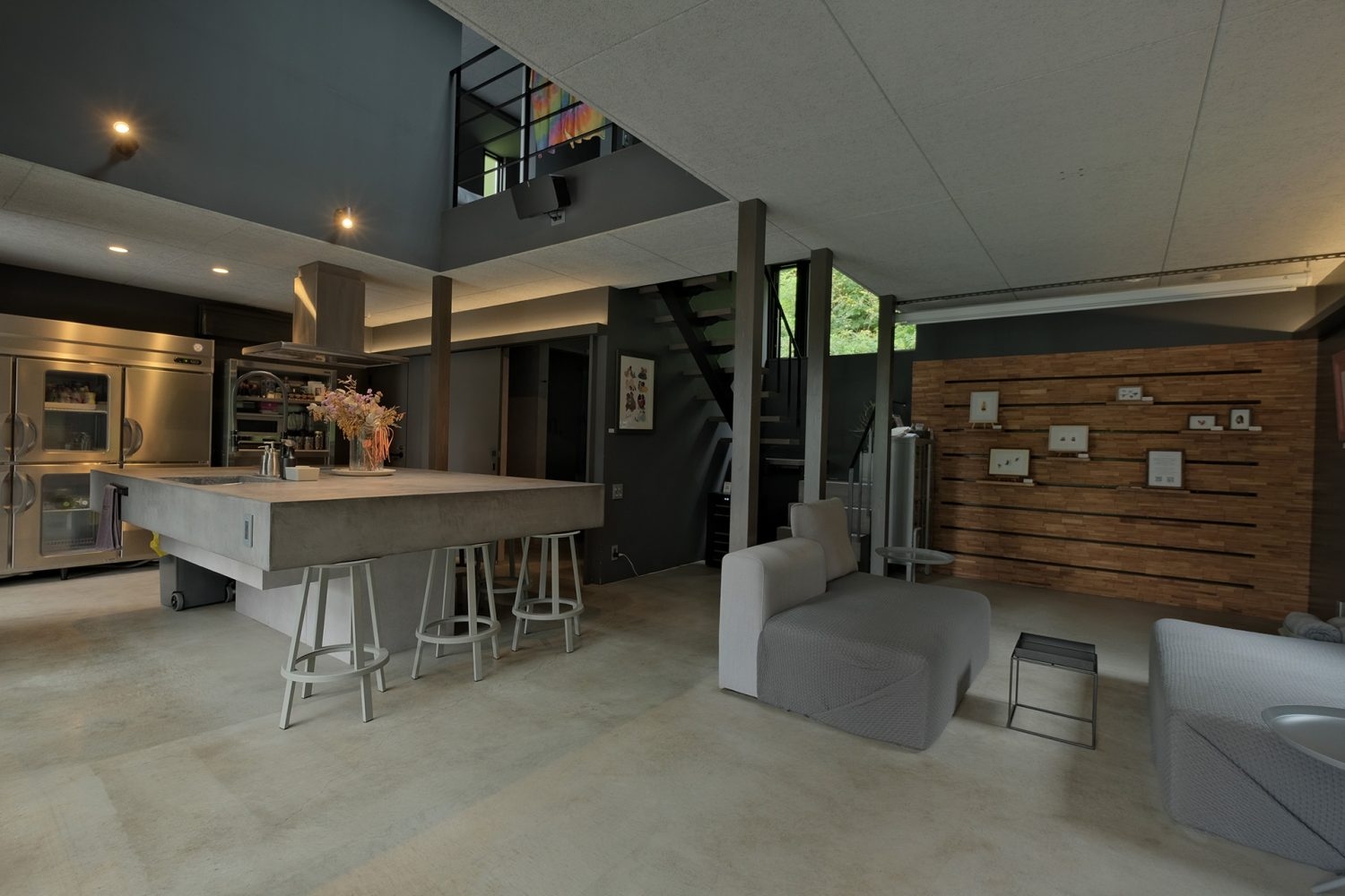 キッチン上の吹き抜けから俯瞰撮影も可能