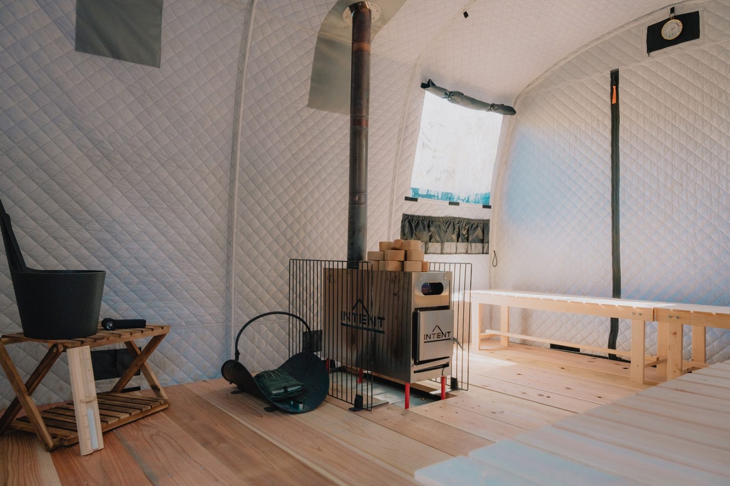 オプション:テントサウナ内部