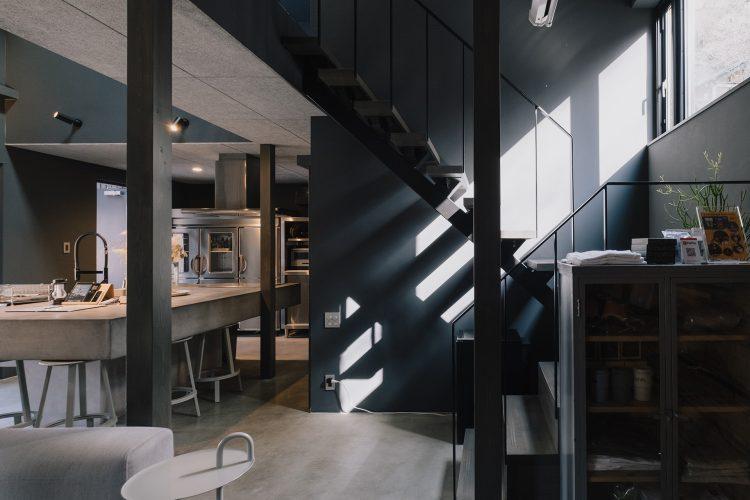 リビングからキッチン側 / 直射を活かした撮影も