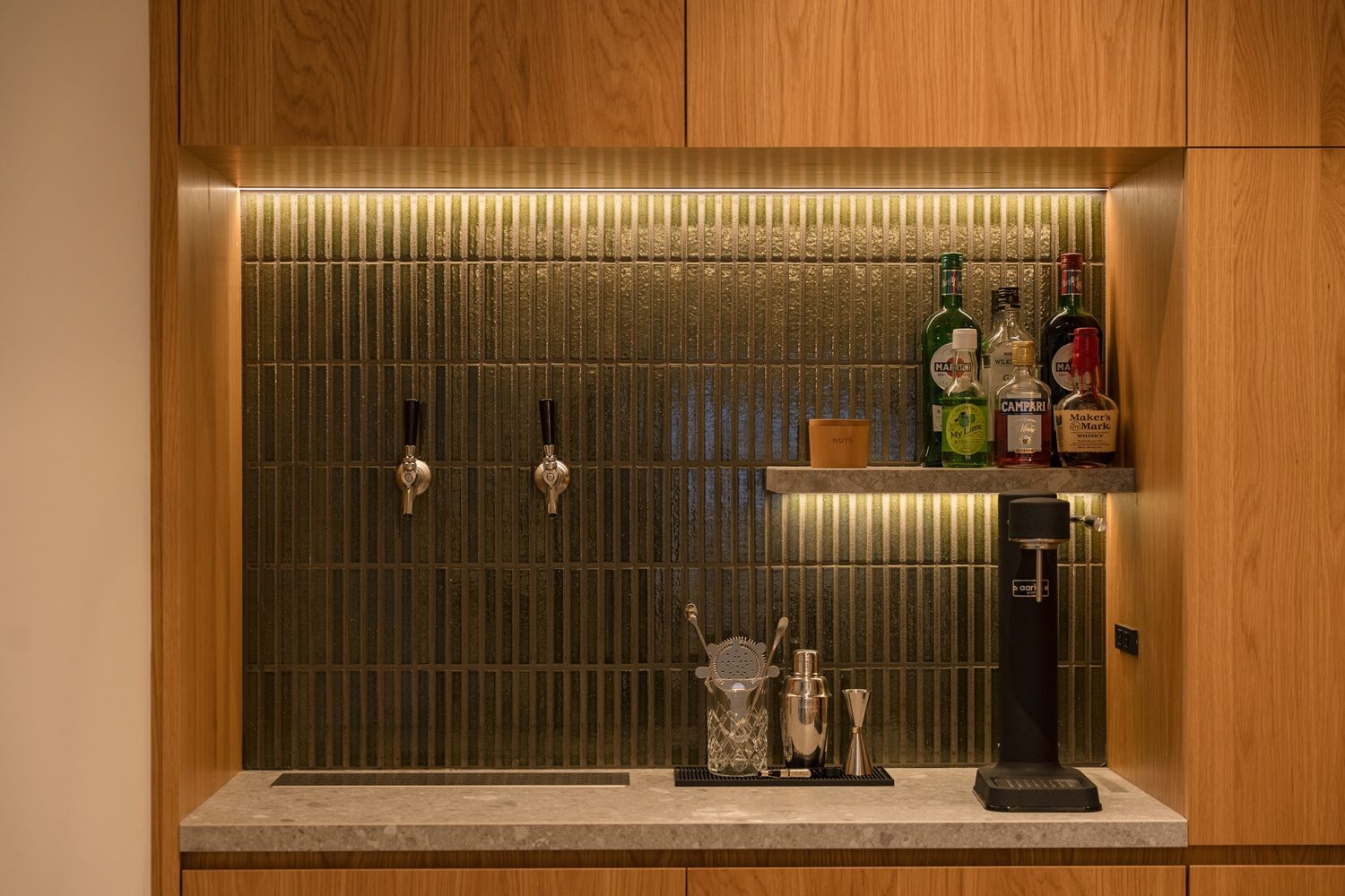 キッチン壁面にはビールタップ