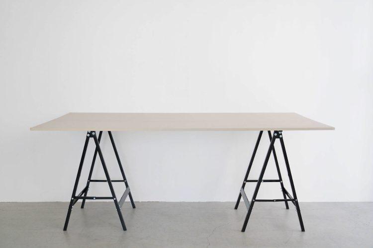 裏面はベージュ天板