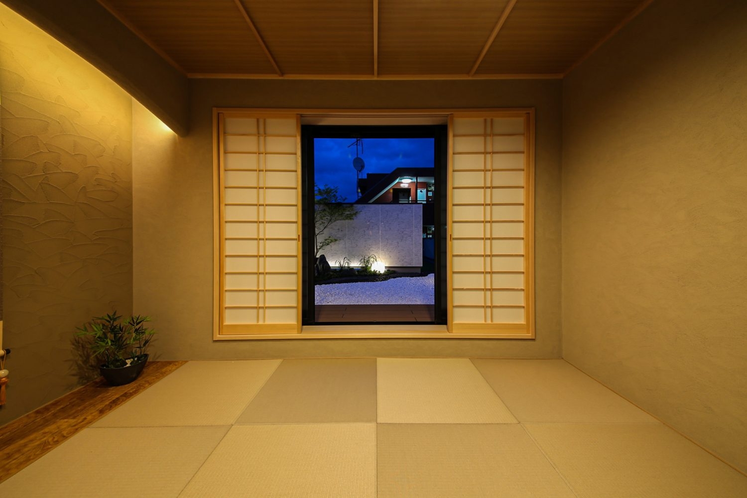 夜は昼と異なる雰囲気