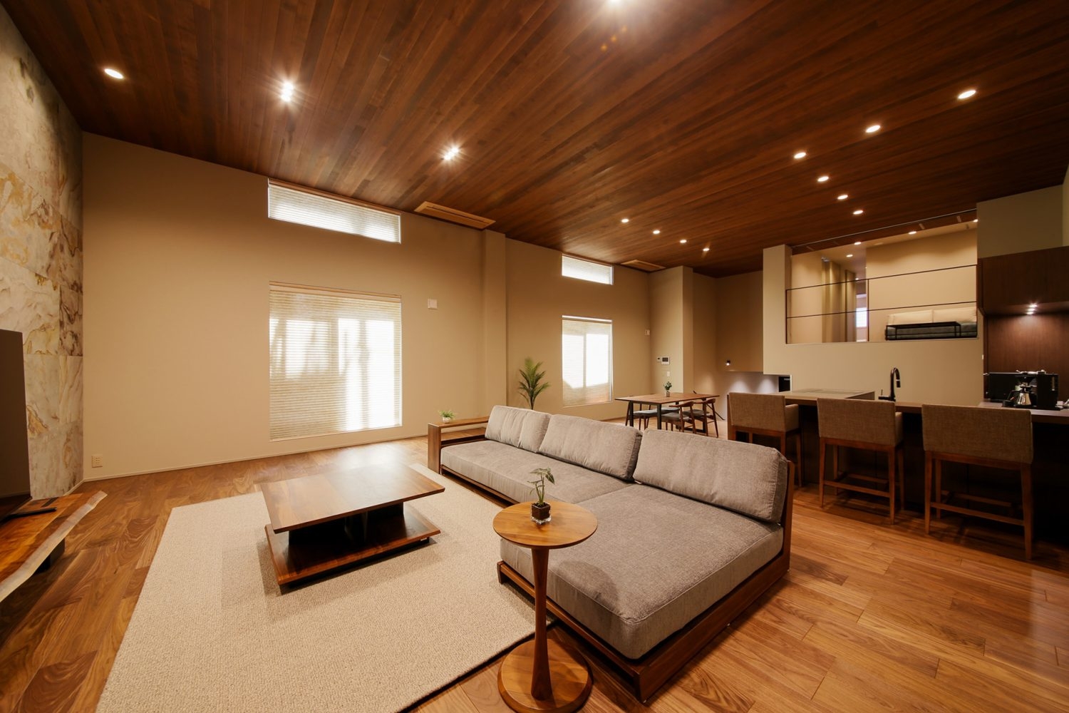 ブラインドは2色展開