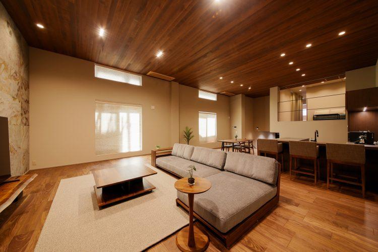 ブラインドは2色展開