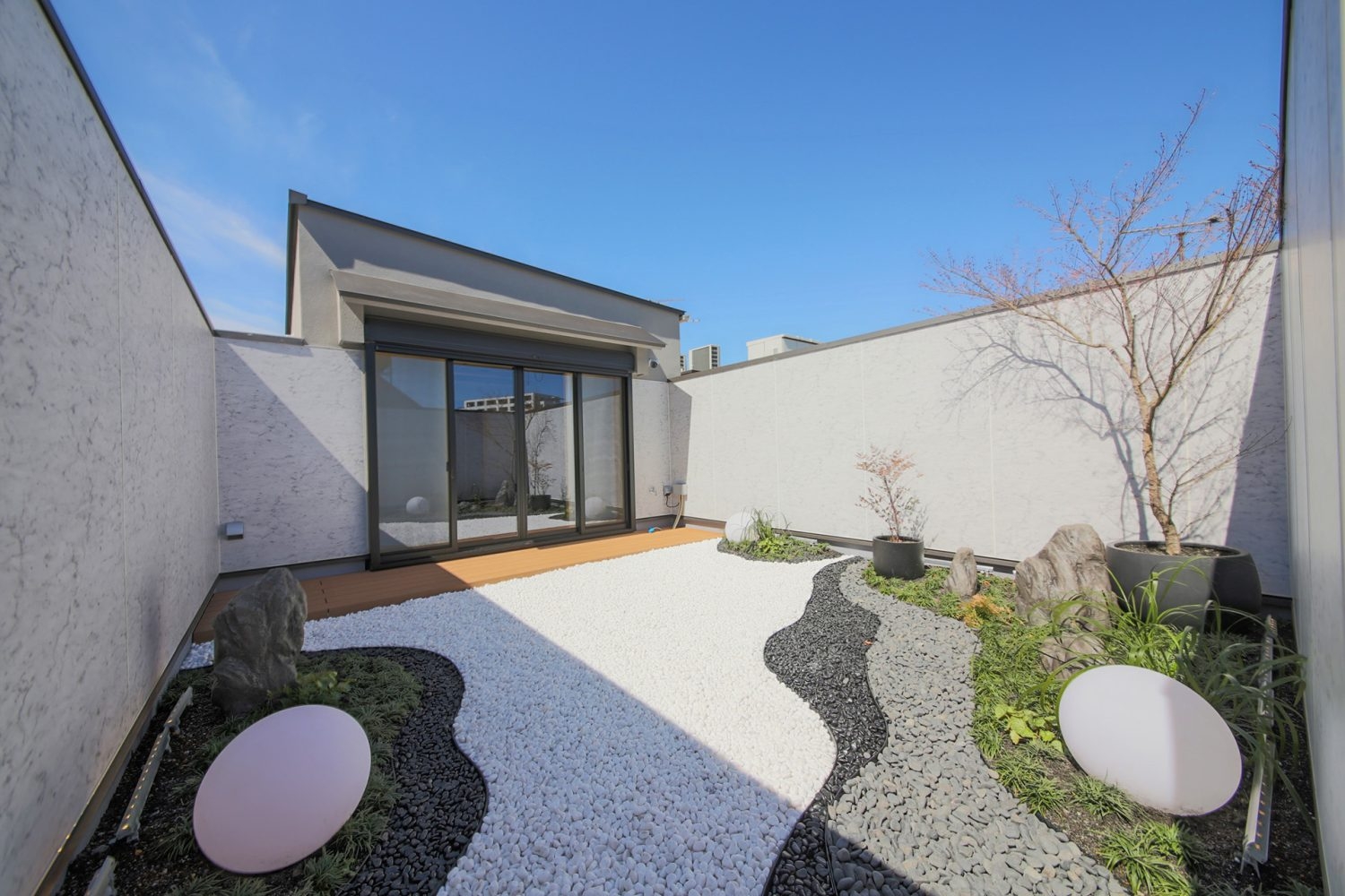 日中の屋上庭園