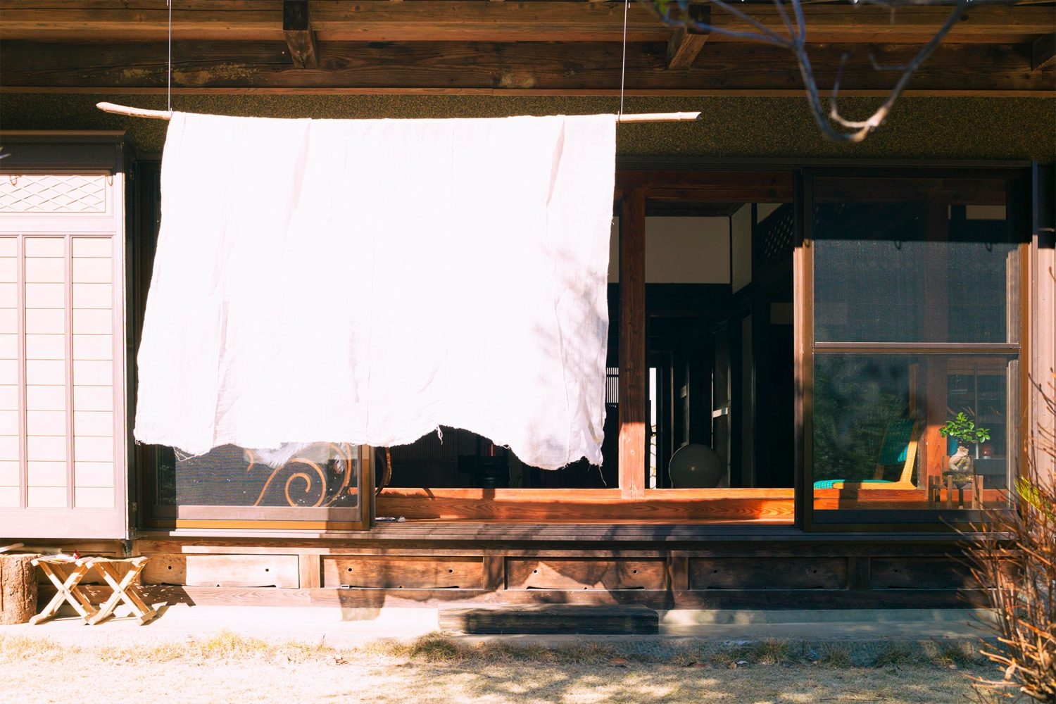 庭から見た縁側