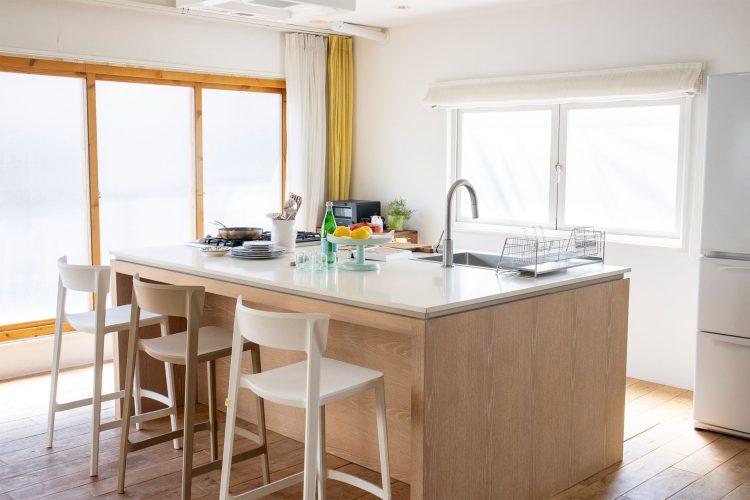 アイランドキッチンとハイチェア