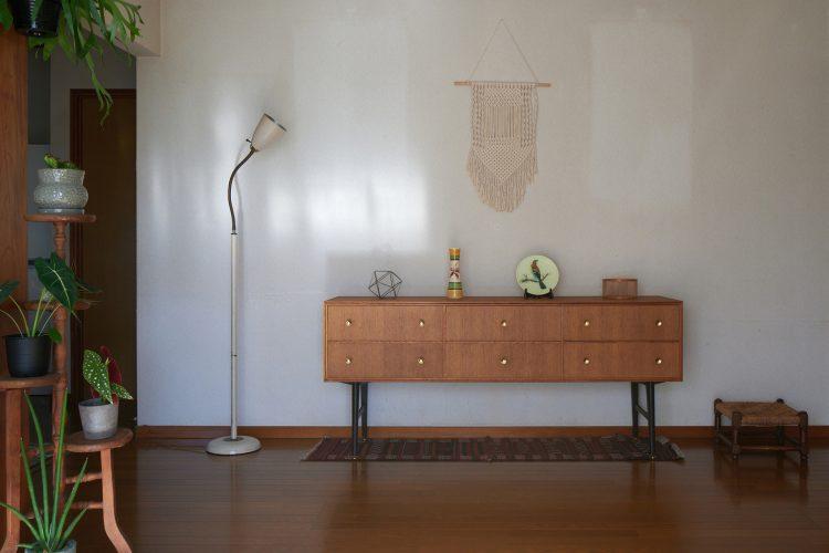 1F 白壁の前にはサイドボード