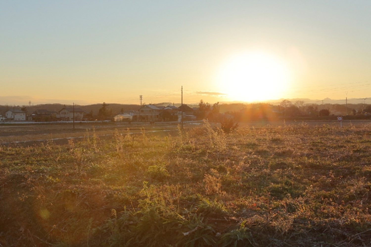 庭から望む綺麗な夕景