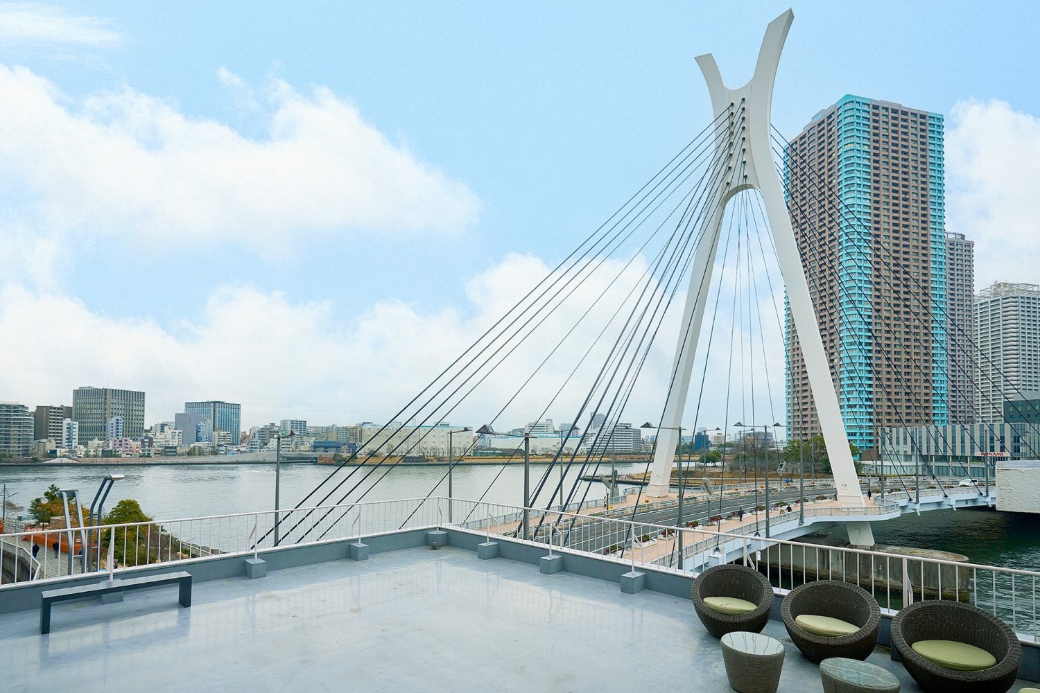 オプション:中央大橋を臨めるロケーション(有料)