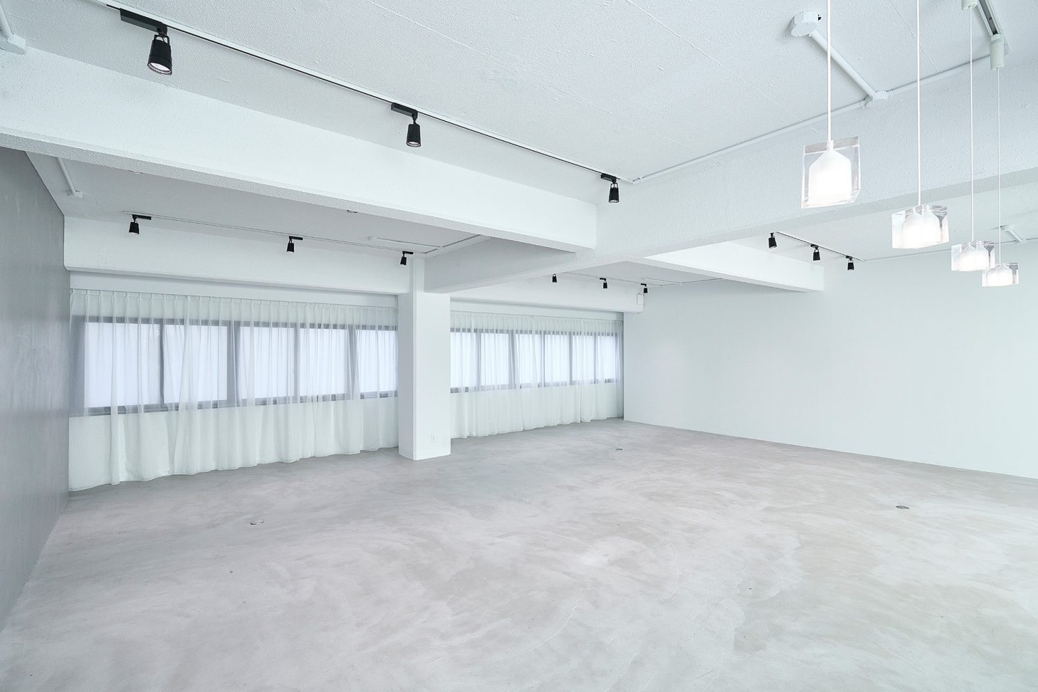 全面自由に動かせるレースカーテン