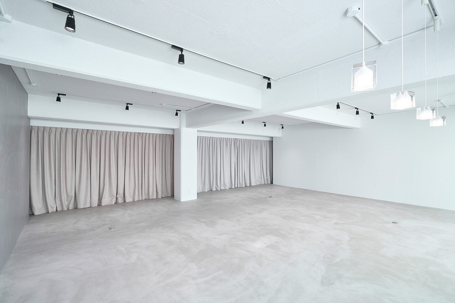 左右色味の異なる遮光カーテン