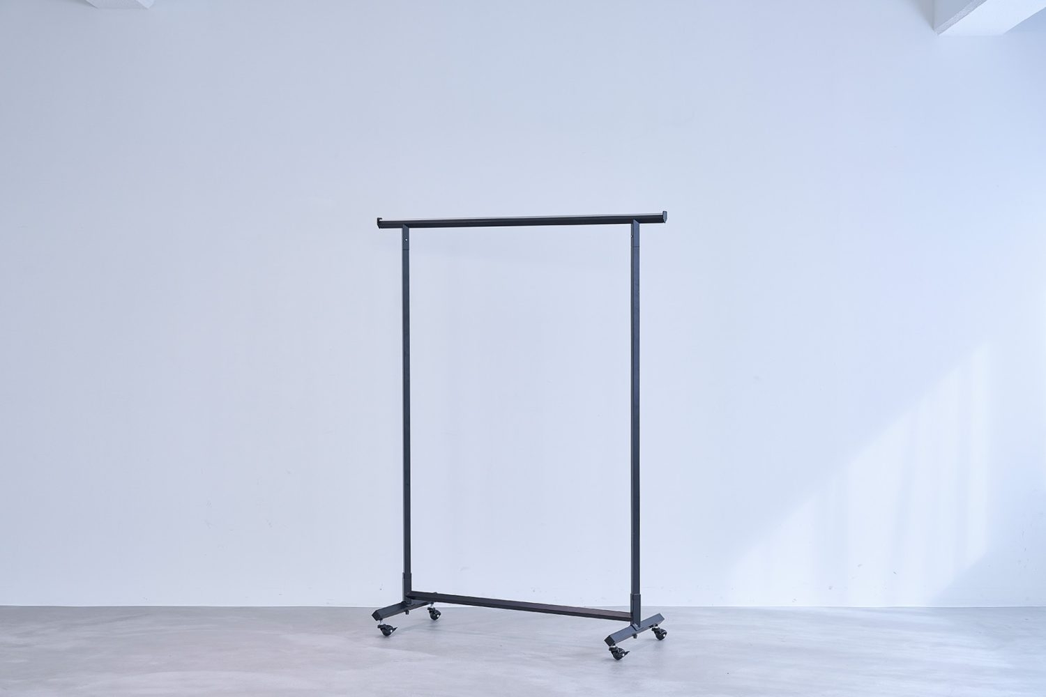 ハンガーラックは3本貸し出し可能