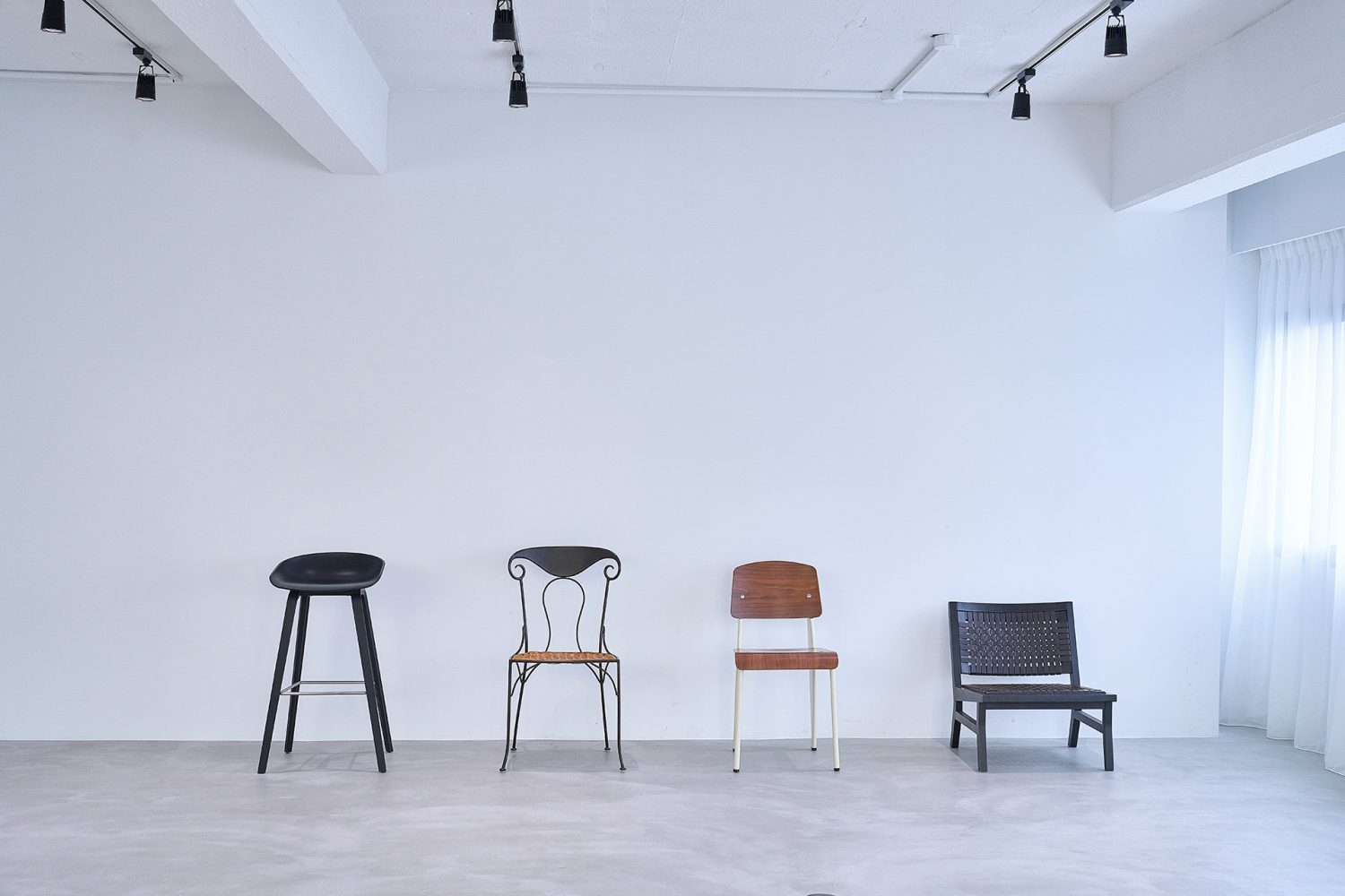 さまざまな雰囲気の椅子