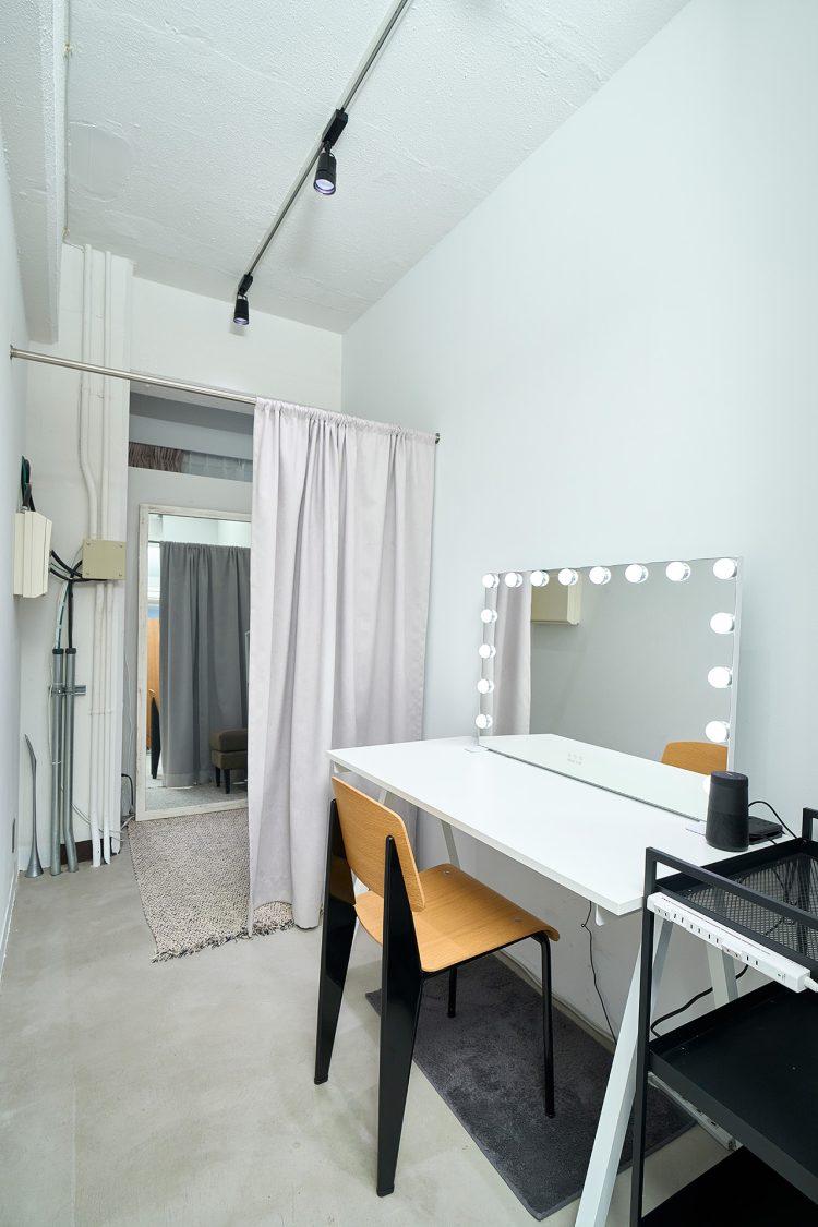 奥にはフィッティングスペース