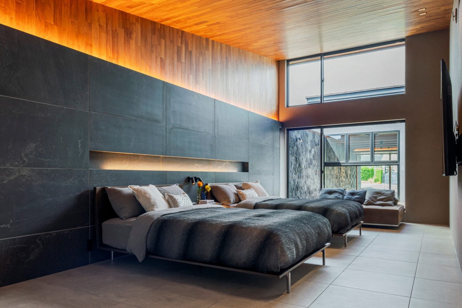 2F Cassinaのダブルベッドを並べて配置