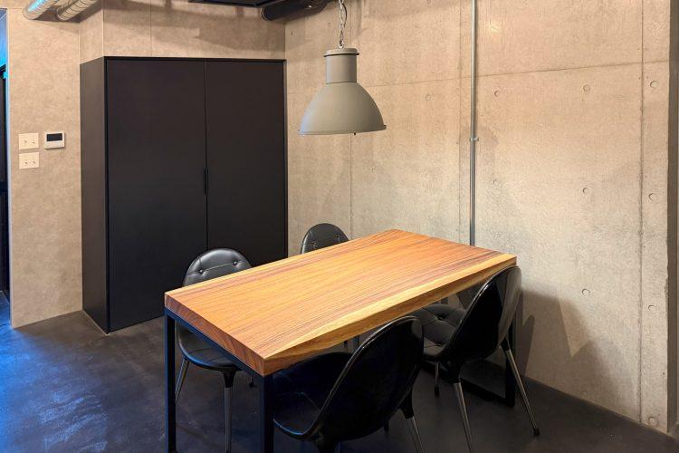 B1Fにはダイニングとミニキッチンあり