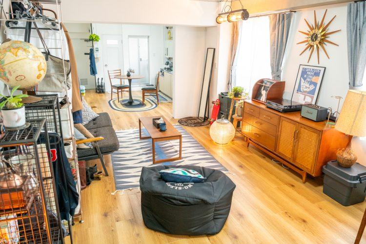 ベッド側からダイニング・キッチン側