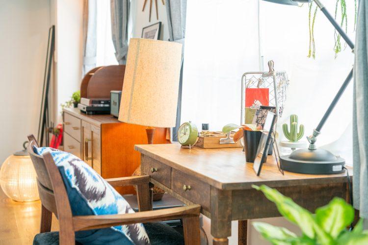 デスクでリモートワークシーンなども演出可能