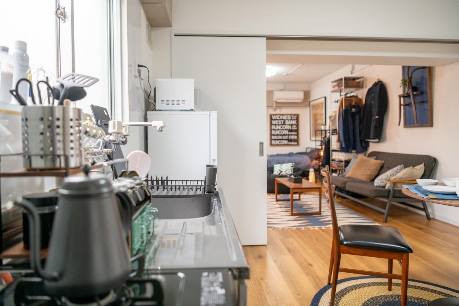 キッチンからリビング側