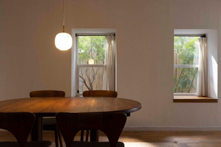 建築当時の面影が残る出窓