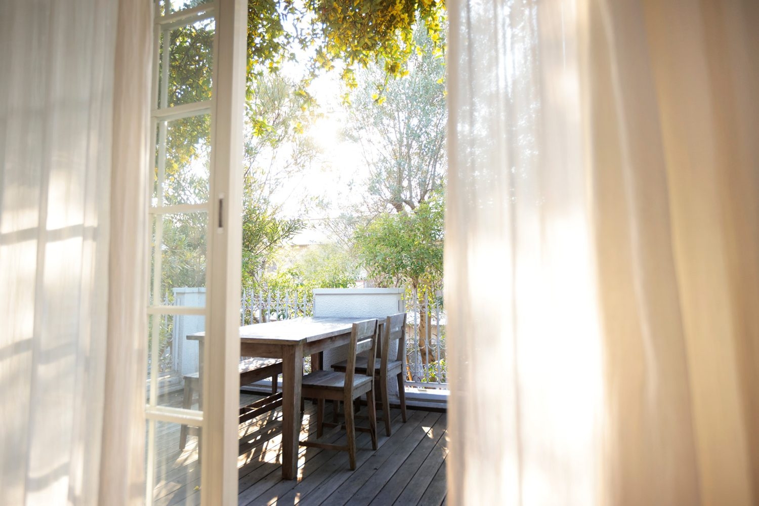 2F 緑に囲まれたバルコニー