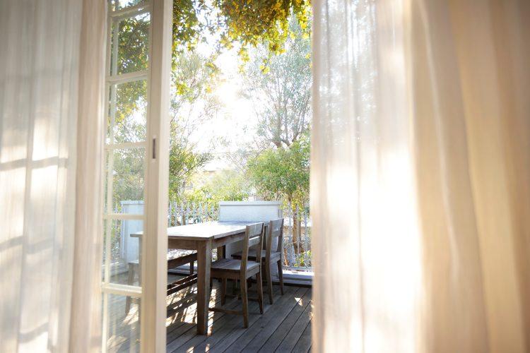 2F 緑に囲まれたバルコニー