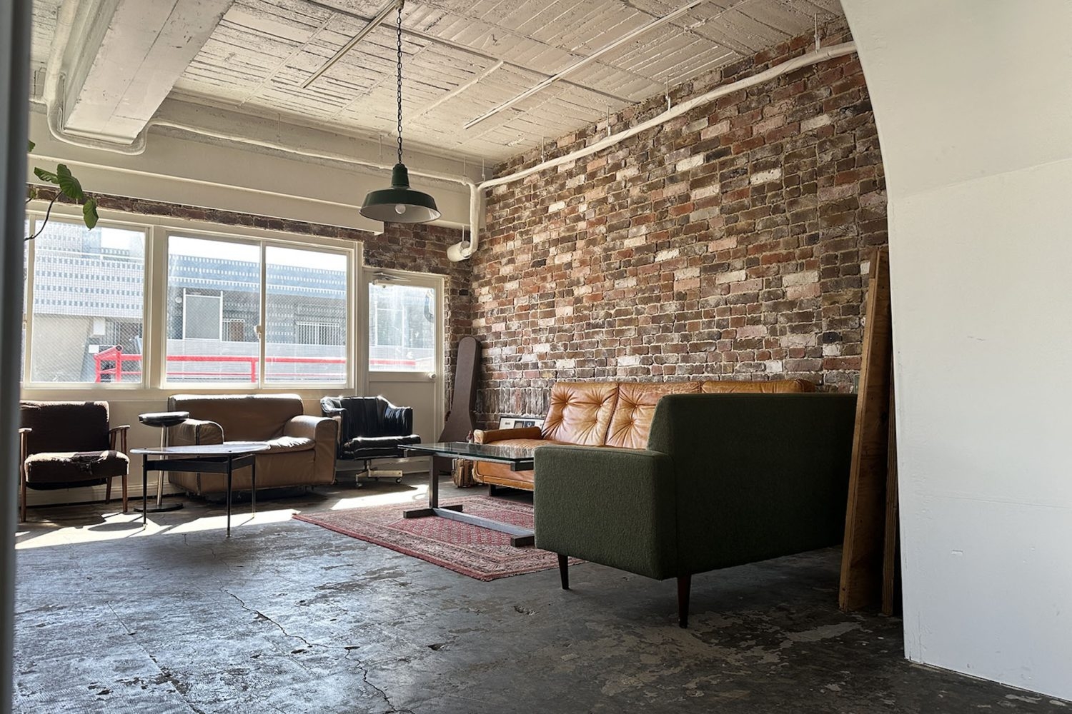 奥の部屋 窓の先がバルコニー