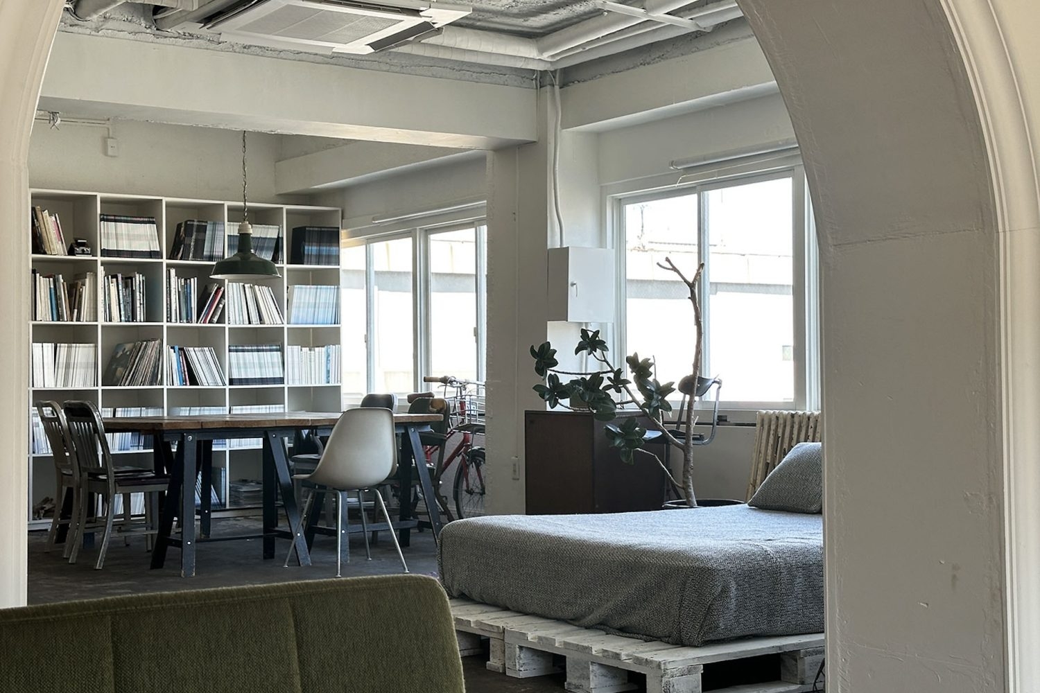 奥の部屋から手前の部屋