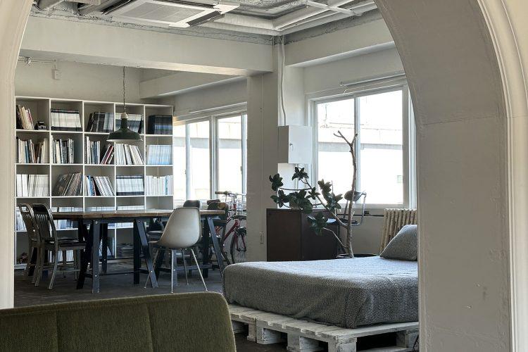 奥の部屋から手前の部屋