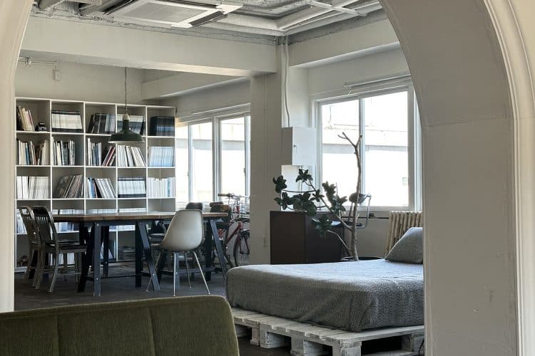 奥の部屋から手前の部屋