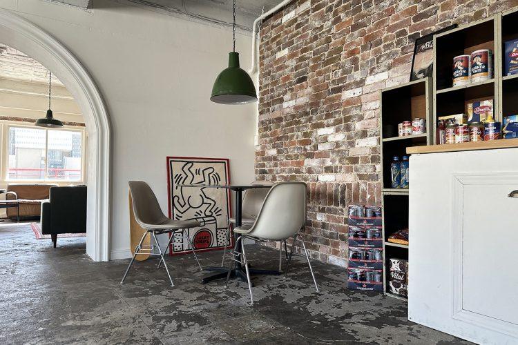 家具とプロップスはミッドセンチュリー