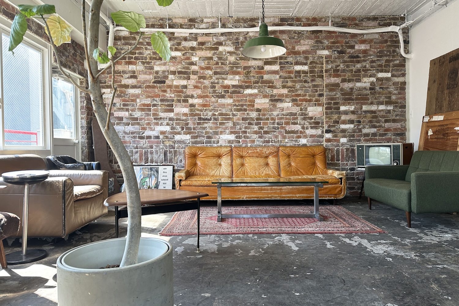 奥の部屋のソファ