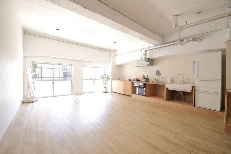 引きで撮れる壁付キッチン