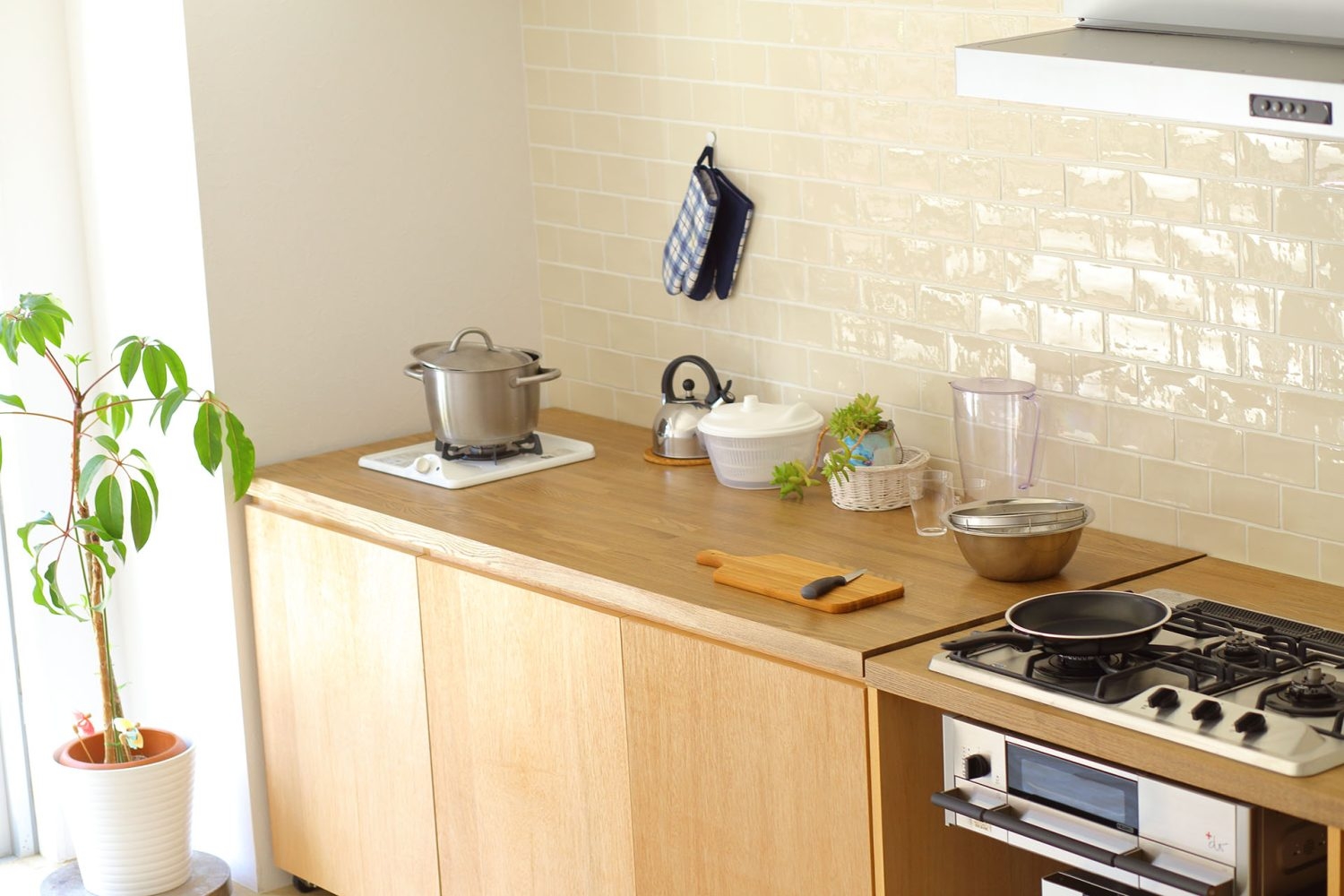 キッチン側の壁はタイル