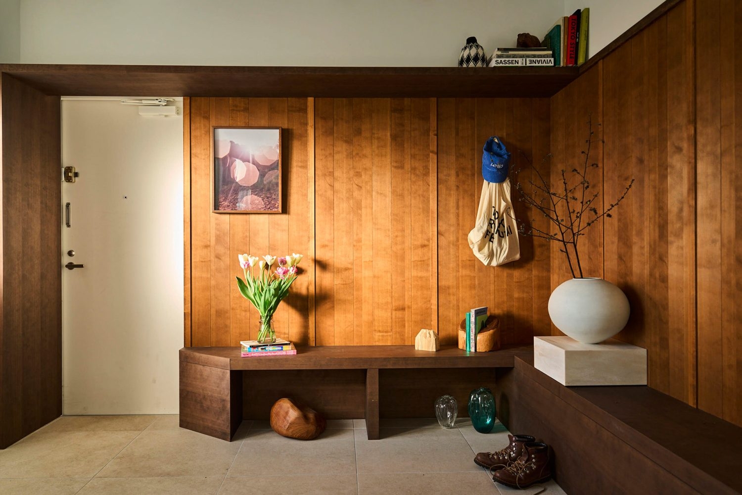ウッドを基調とした玄関